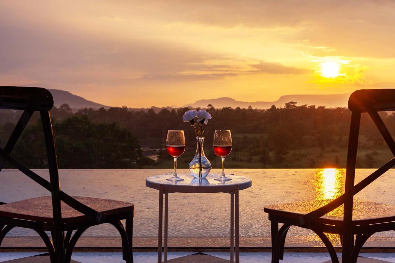 Stayvista'S Vine & Splash - Riverside Villa With An Infinity Pool And Indoor Games كارجات المظهر الخارجي الصورة