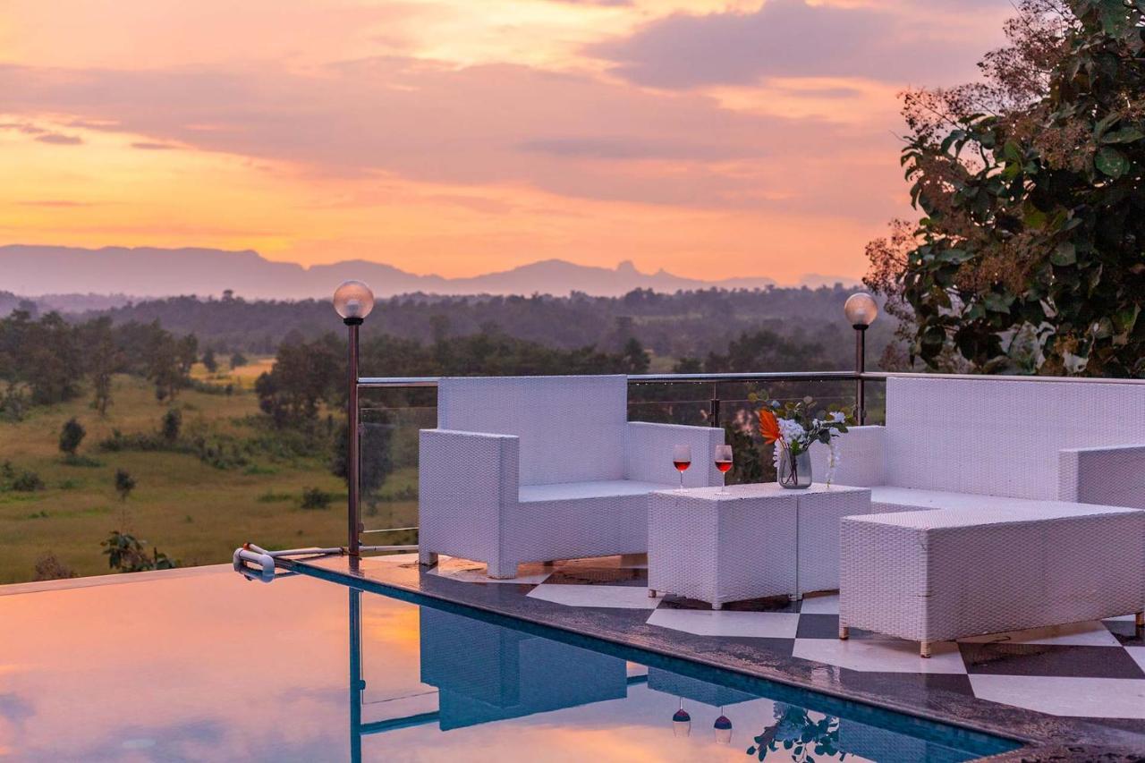 Stayvista'S Vine & Splash - Riverside Villa With An Infinity Pool And Indoor Games كارجات المظهر الخارجي الصورة