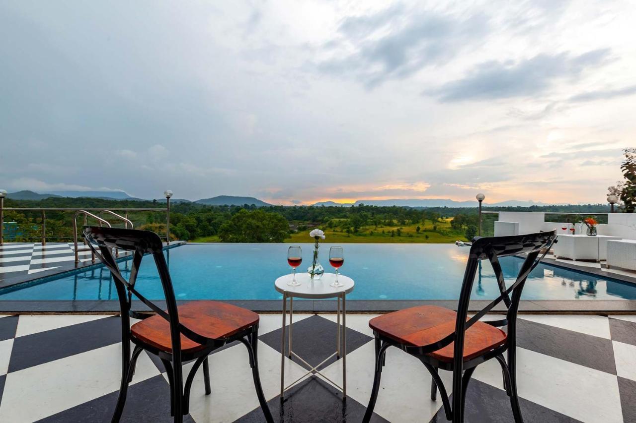 Stayvista'S Vine & Splash - Riverside Villa With An Infinity Pool And Indoor Games كارجات المظهر الخارجي الصورة